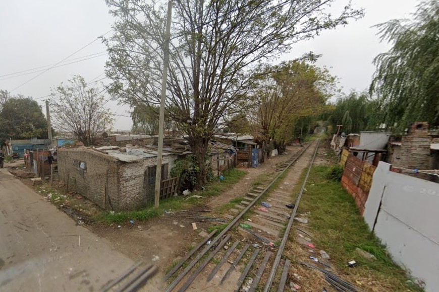 Imagen ilustrativa. Zona de Camino Nuevo a Soldini y las vías del tren en la que apuñalaron a un joven. Crédito: Google Street Vire