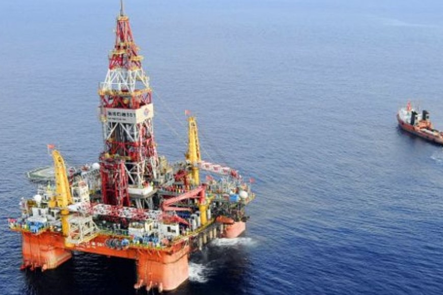 Plataforma petrolera de China en cercanía a las islas Paracel. Crédito: AP