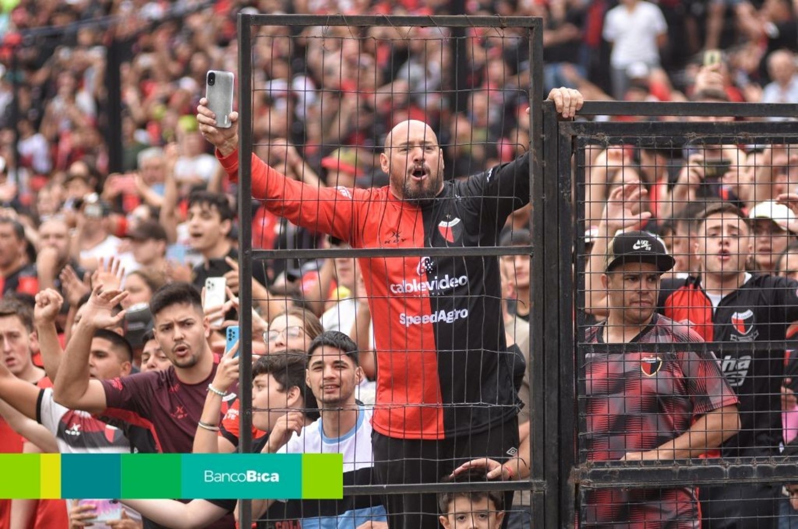 Colón goleó a Talleres en Santa Fe.