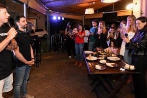 Jesús Rodríguez (Don Marcos) y Diego Vallejos (Good Times Productora de Eventos) recibieron a medios e influencers, invitaron con lisos y picada acompañados por la música de DJ Lichen, quien animará la noche del viernes.