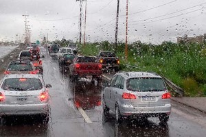 Se formó una larga cola de vehículos en la zona donde fue el choque. Foto: Mauricio Garín