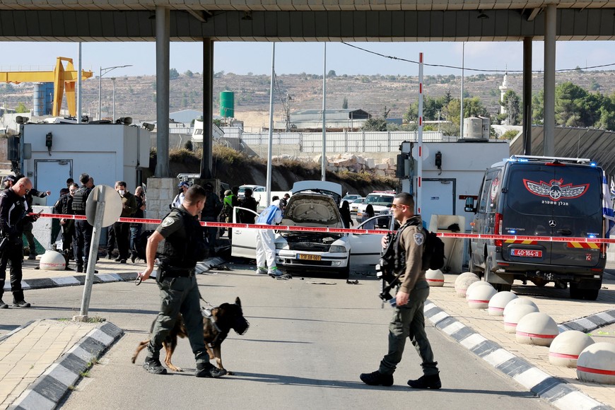 SENSITIVE MATERIAL. THIS IMAGE MAY OFFEND OR DISTURB    Israeli security personnel secure an area in the aftermath of a violent incident at a checkpoint between Bethlehem and Jerusalem, in the Israeli-occupied West Bank, November 16, 2023. REUTERS/Ammar Awad REFILE – CORRECTING LOCATION FROM "JERUSALEM" TO "A CHECKPOINT BETWEEN BETHLEHEM AND JERUSALEM, IN THE ISRAELI-OCCUPIED WEST BANK"