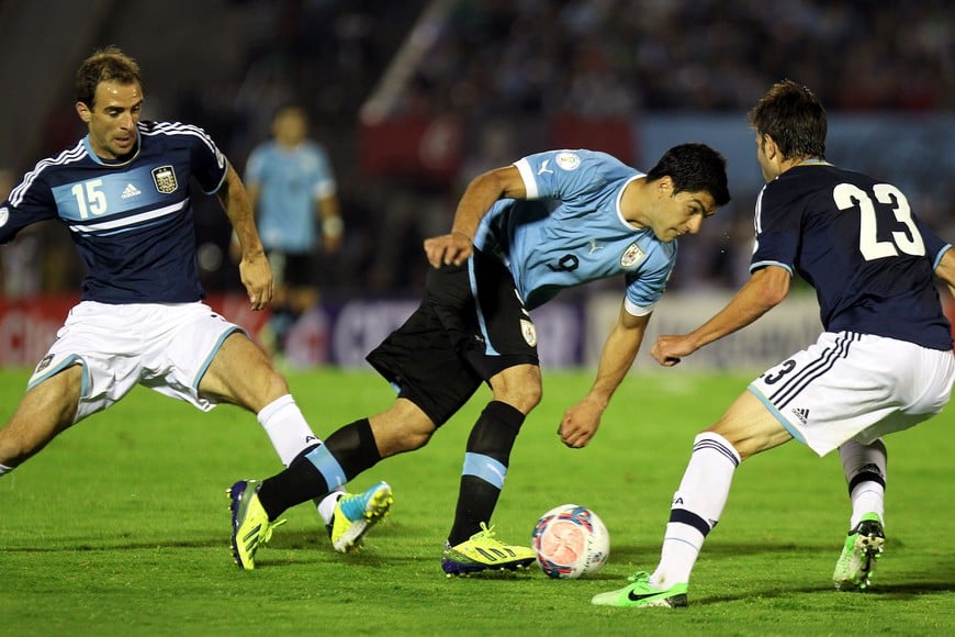 En 2013, Uruguay venció a la Argentina por 3 a 2 en el estadio Centenario, con goles de Cristian Rodríguez, Luis Suárez de penal y Edinson Cavani.