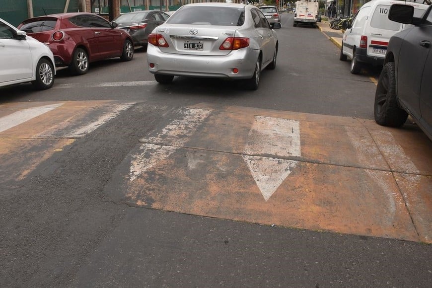 El “estaciona donde quieras” en el Puerto, no va más. Foto: Guillermo Di Salvatore
