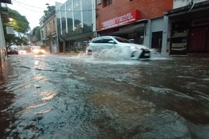 Muchas calles de la ciudad de Santa Fe inundadas