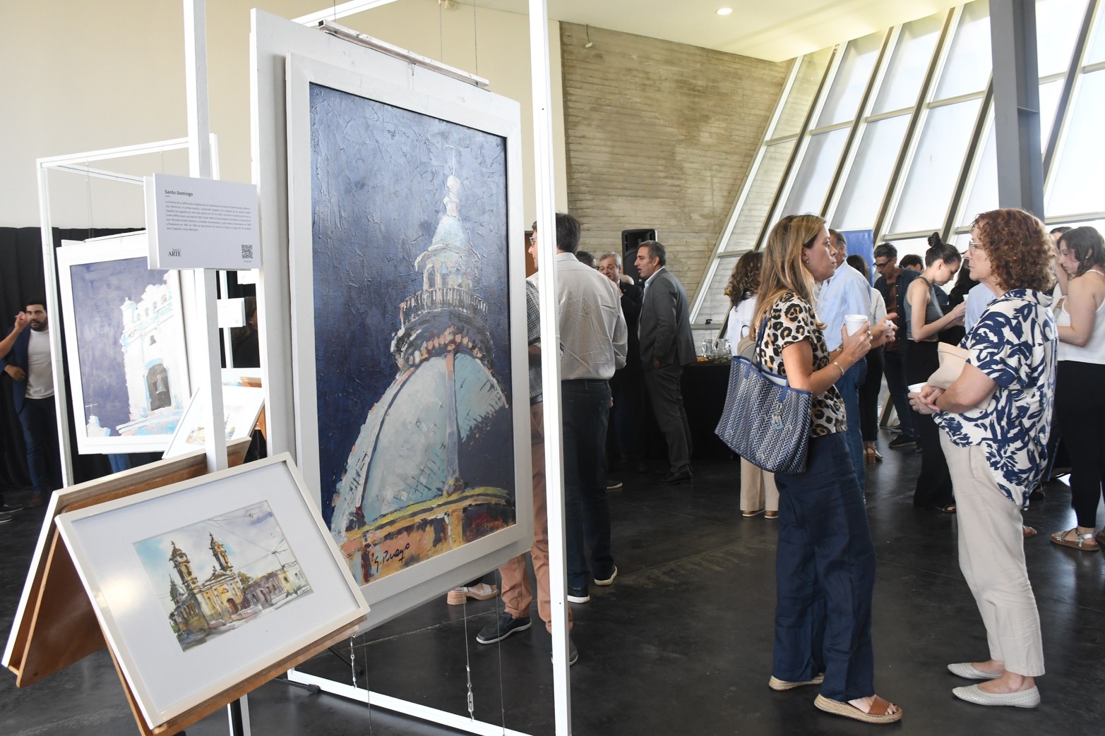 En la ocasión se inauguró "1573-2023, 450 colores de Santa Fe", muestra artística de Gustavo Pueyo en el foyer del espacio que rinde tributo a la Carta Magna.