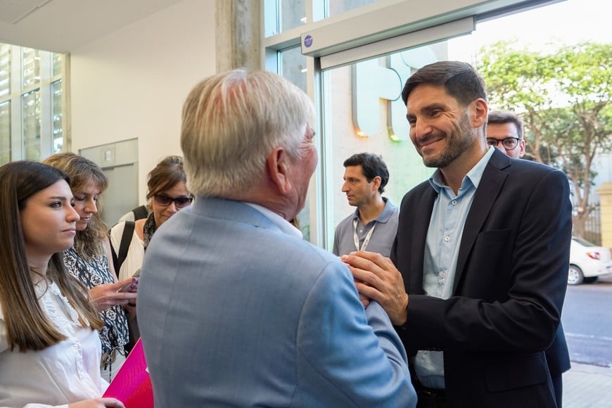 Carlos Tita, empresario oriundo de Rafaela quien -junto a Agustín Tita- comanda la institución, recibió al gobernador electo de Santa Fe, Maximiliano Pullaro.