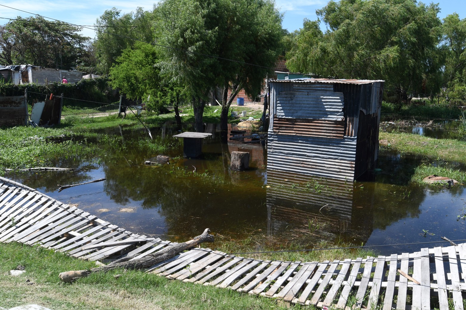 La creciente del río Paraná inunda parte del barrio de la Vuelta del Paraguayo.,