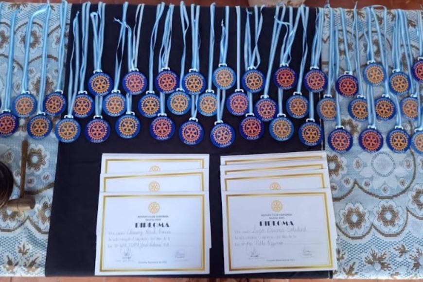 El Rotary Club puso a disposición decenas de medallas y diplomas.  Crédito: Facebook de Rotary Coronda.