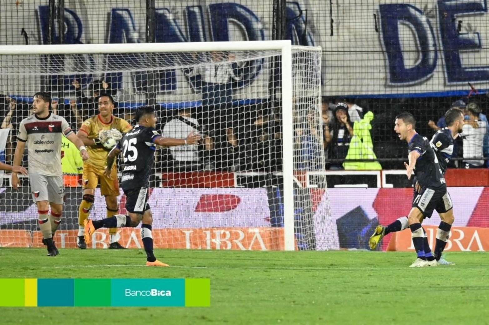 Colón perdió ante Gimnasia y descendió a la Primera Nacional