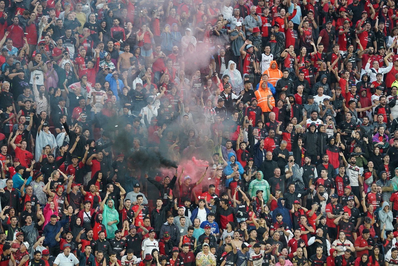 Descendió Colón. Perdió ante Gimnasia y descendió a la Primera Nacional. El Sabalero no pudo con el Lobo en el desempate y cayó por 1 a 0 en el estadio Coloso Marcelo Bielsa de Rosario.