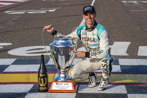 Después de Viedma... Leonel Pernía se consagró campeón de la categoría (Clase 3 de Turismo Nacional y luego de revisar el auto le encontraron un tercer balazo.