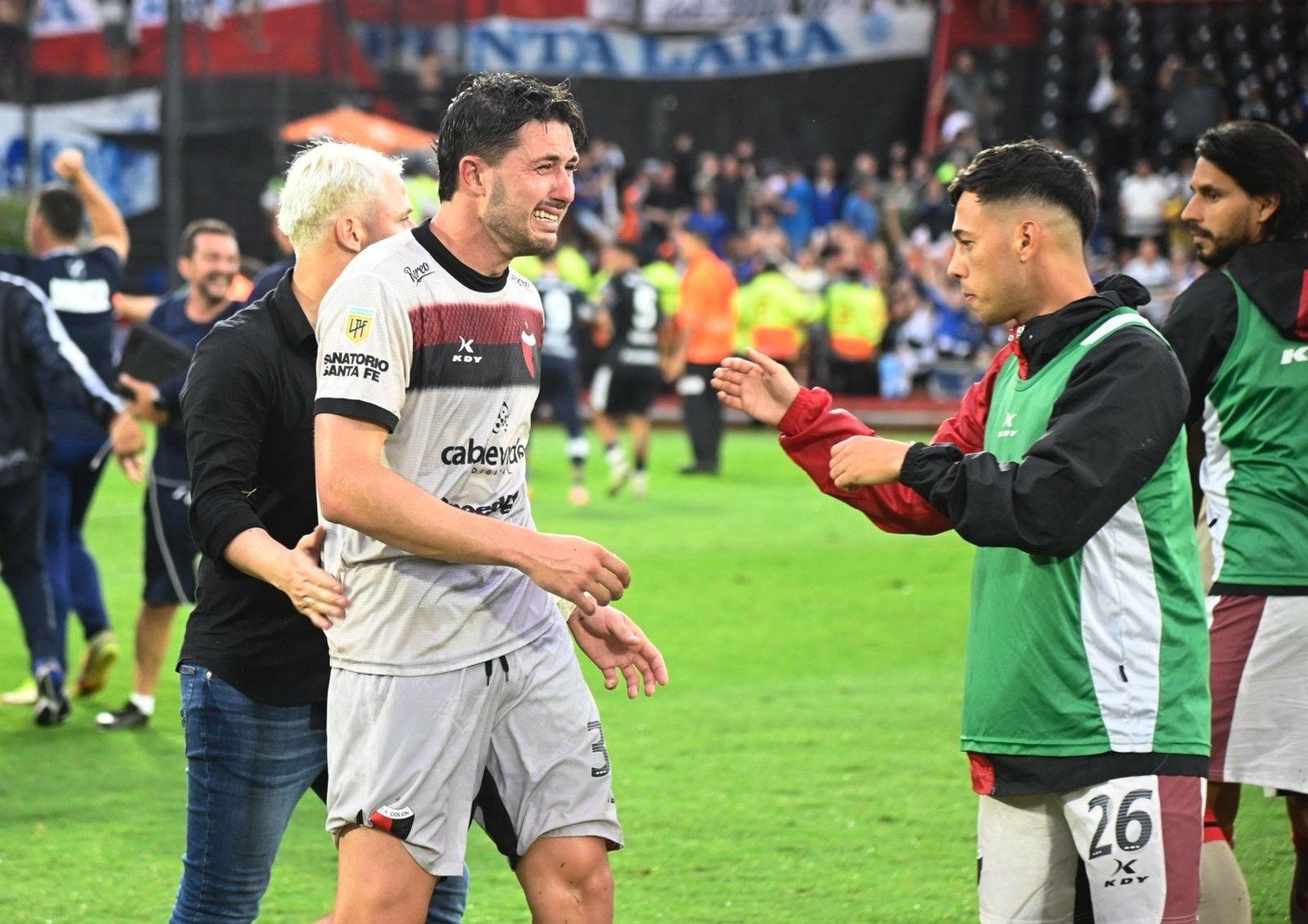 Descendió Colón. Perdió ante Gimnasia y descendió a la Primera Nacional. El Sabalero no pudo con el Lobo en el desempate y cayó por 1 a 0 en el estadio Coloso Marcelo Bielsa de Rosario.