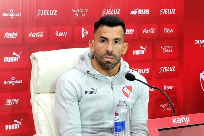 Renovación y cambio. Carlos Tévez renovó contrato con Independiente y habló con los dirigentes para delinear la temporada 2024.