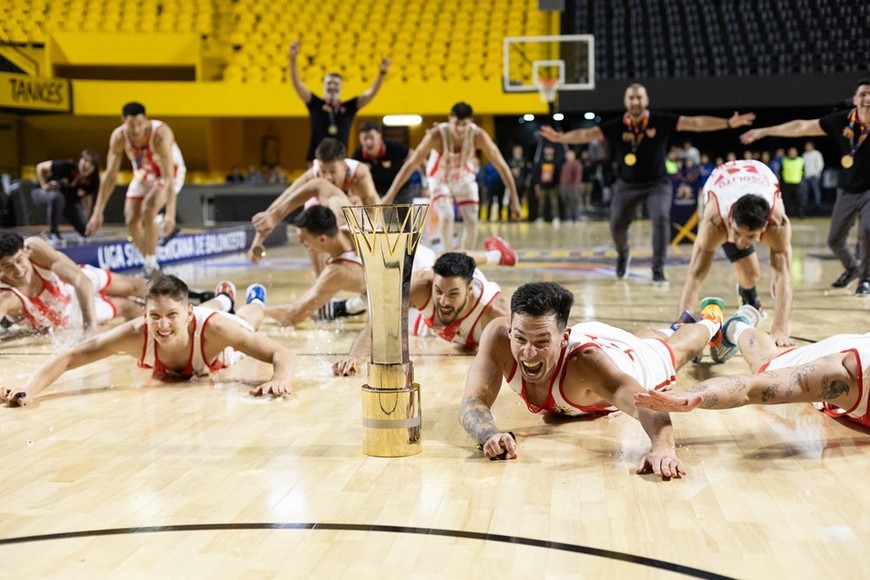 El festejo de Instituto, campeón Sudamericano. Crédito: FIBA