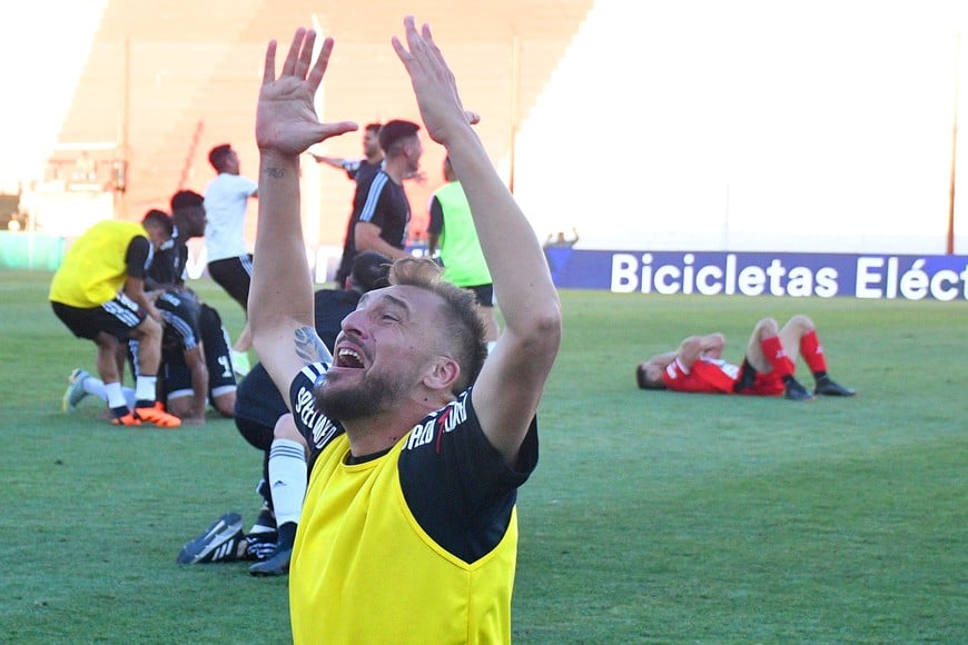 Es de la "A". Deportivo Riestra logró algo soñado, participar en la Primera División del fútbol argentino. Crédito: Télam