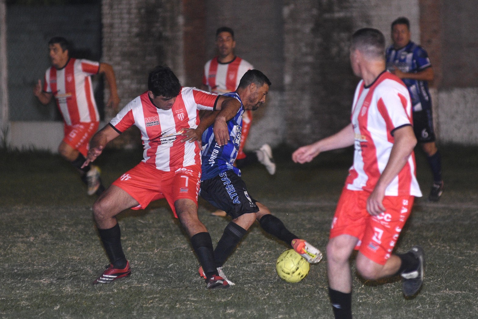 El partido terminó empatado 1 a 1. En la definición por penales ganó Atenas 4 a 2 a Colón de San Justo.