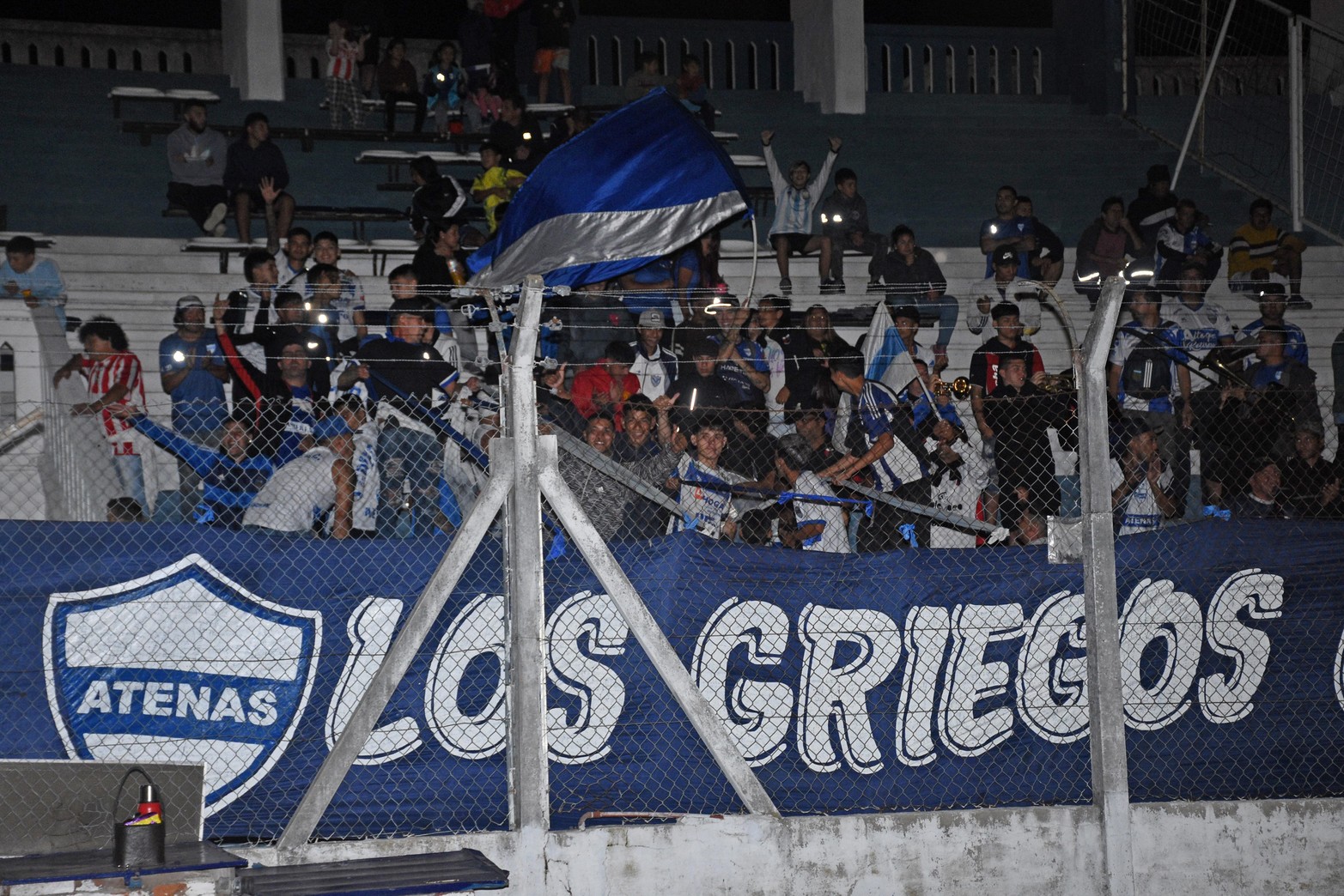 Festejos. Los hinchas festejar el triunfo.