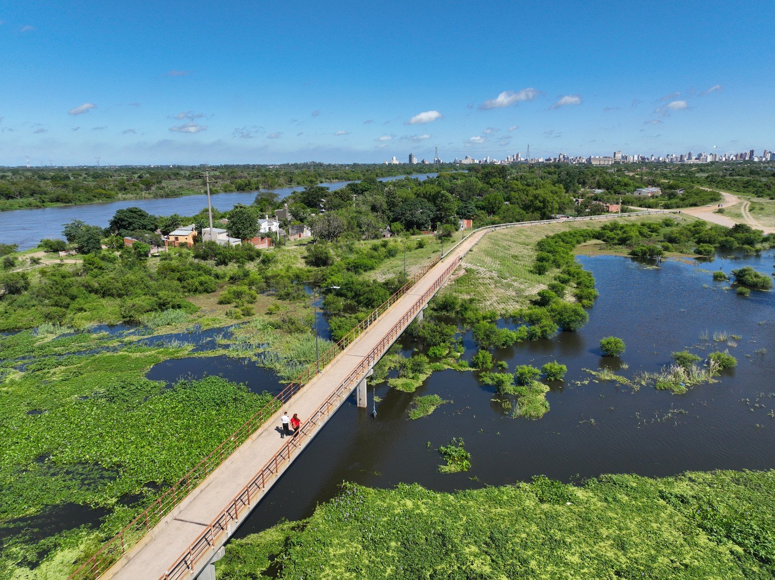 Vecinos de La Boca de Alto Verde se quedaron sin el servicio de colectivos por la crecida del río Paraná
