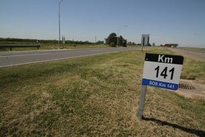 La secuencia se inició cuando un camionero que se desplazaba por la autopista Santa Fe-Rosario, a la altura del kilometro 141 detuvo su marcha tras escuchar gritos de auxilio. Crédito: Guillermo Di Salvatore / Archivo.