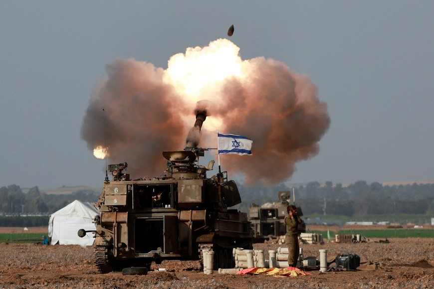 An Israeli artillery unit operates near the border with Gaza, amid the ongoing conflict between Israel and Palestinian Islamist group Hamas, as seen from southern Israel, December 12, 2023. REUTERS/Ammar Awad