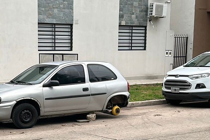 Un vecino sufrió el robo de una rueda de su vehículo. Foto: Gentileza