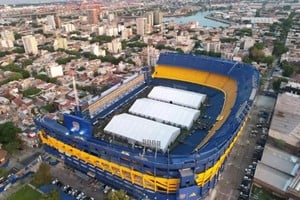 Hace más de dos semanas. Las carpas instaladas en el campo de juego de La Bombonera que servirán para que los socios concurran a votar este domingo se armaron para el domingo 3 de diciembre, día en que se iban a llevar a cabo las elecciones en Boca.