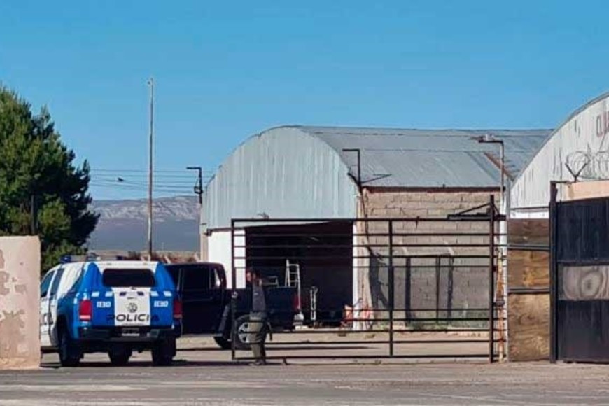 La policía trabajaba en el lugar donde precipitó la aeronave.