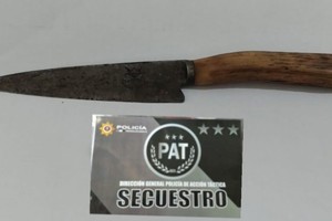 Además del secuestro de las armas, 15 personas fueron trasladadas a sede policial.