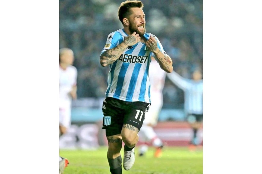 Jonathan Gómez, el muy buen volante de Racing, que jugó muchísimos partidos en la temporada y fue titular indiscutible con Gago primero y con Grazzini después. Estuvo a punto de venir antes de la Copa de la Liga. ¿Se dará ahora?