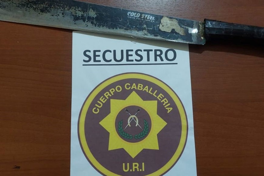 Se secuestraron 10 armas, entre estas cuchillos y un machete.