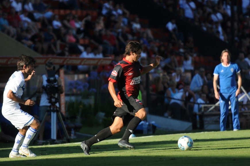 La vuelta a casa. "Cierro los ojos e imagino la vuelta en el Cementerio de Elefantes, repleto, con 40.000 personas. Colón es un grande y vamos a jugar en la B todos los partidos a cancha llena", dijo el "Perro" Sebastián Prediger, primer refuerzo sabalero para el 2024. Crédito: Luis Cetraro