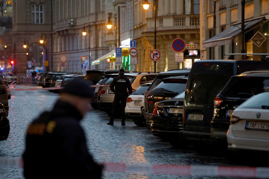 Police officers secure the area following the shooting at one of the buildings of Charles University in Prague, Czech Republic, December 21, 2023. REUTERS/David W Cerny