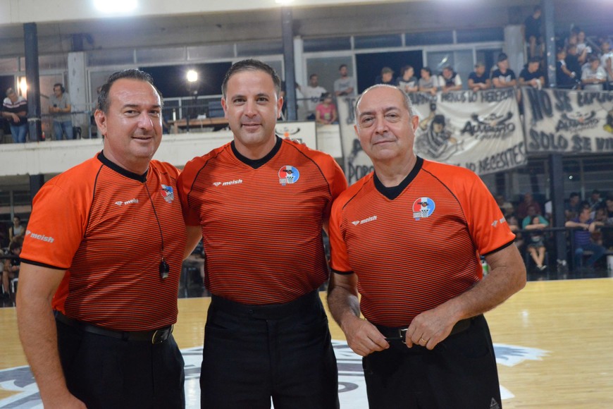 La terna arbitral. Ezequiel Angelini, Danilo Molina  y Fabio Alaniz.