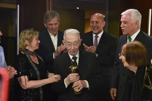 Luis Vicente Gilli Faudín en los premios El Brigadier junto al ex gobernador Omar Perotti y el ex intendente Jatón.