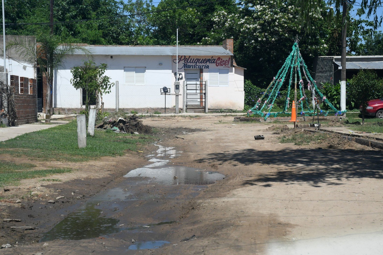 Barrio Los Espinillos , las filtraciones hizo intransitables algunas de sus calles.  Foto Flavio Raina