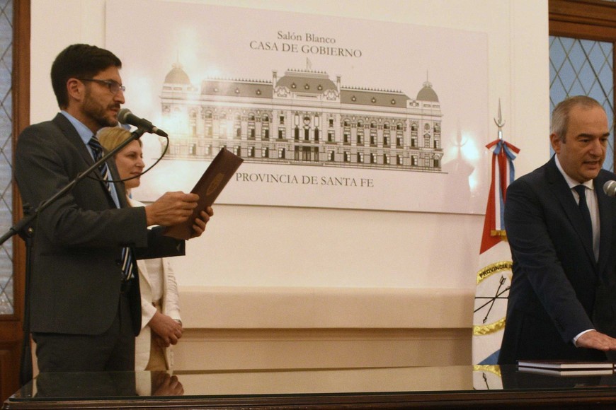 Pullaro le tomó juramento a Rondina como fiscal de Estado. Foto: Guillermo Di Salvatore