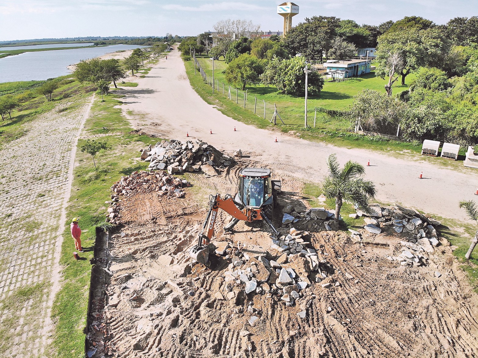 Con las obras de desagües comenzó la renovación de la Costanera Néstor Kirchner. Las primeras tareas consistieron en la construcción de la infraestructura que servirá como desagüe pluvial. Foto: Luis Cetraro