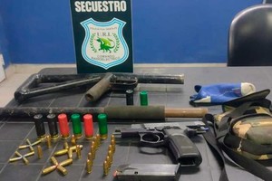 Se procedió al secuestro de una pistola calibre 9 mm y un arma de fabricación casera tipo escopeta, junto con un total de 27 cartuchos de distintos calibres