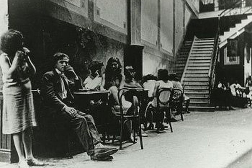 Una Casa de Tolerancia en el barrio de Pichincha, Rosario. Archivo de la Biblioteca “Manuel Estrada”.