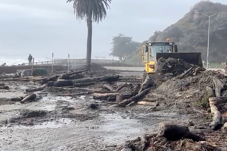 A heavy machinery clears mud and fallen trees off the beach, as massive waves hit the California coastline, in Santa Cruz county, California, U.S., December 28, 2023, in this screengrab obtained from a handout video. County of Santa Cruz/Handout via REUTERS    THIS IMAGE HAS BEEN SUPPLIED BY A THIRD PARTY. NO RESALES. NO ARCHIVES. MANDATORY CREDIT