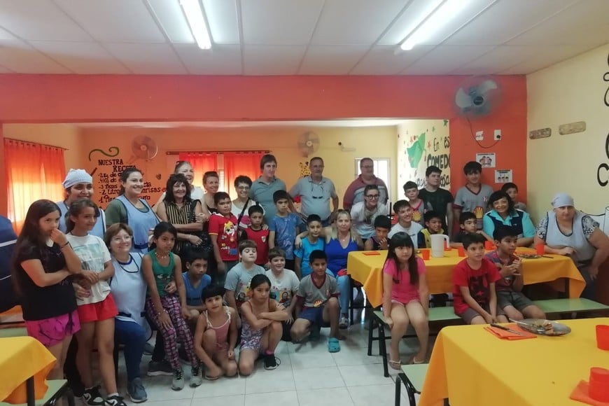 La estadía en el centro oeste provincial estuvo marcada por una intensa agenda que incluyó visitas a escuelas.