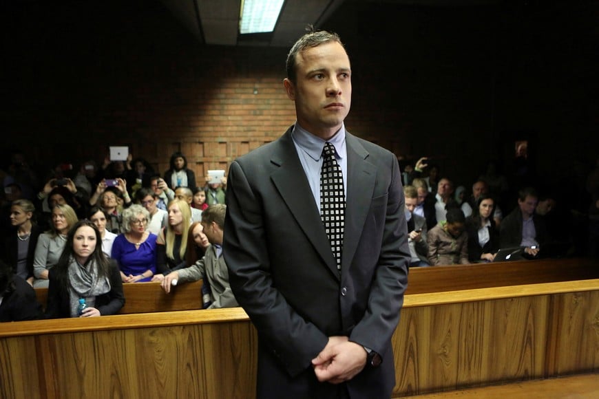 FILE PHOTO: Oscar Pistorius enters the dock before court proceedings at the Pretoria Magistrates court June 4, 2013. "Blade Runner" Pistorius arrived at court on Tuesday in his first formal appearance since his release on bail in February for the Valentine's Day killing of his girlfriend, 30-year-old model Reeva Steenkamp. REUTERS/Siphiwe Sibeko/File Photo