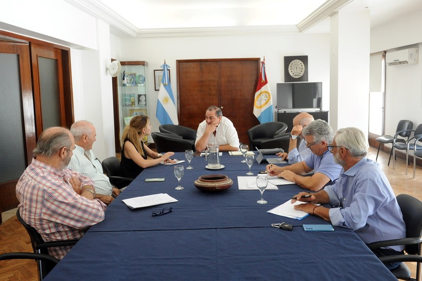 Trabajos. Aguas Santafesinas avanza en la reparación del gran socavón que se formó en la ciclovía de Vittori.

Gentileza.