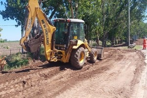 Construcción del bordo transitorio al oeste de El Trébol.