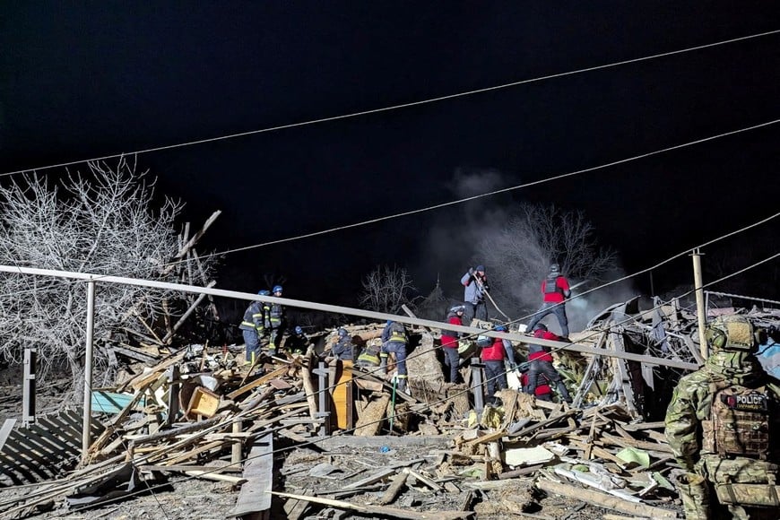 Rescuers work at the site of a Russian missile strike in an area of the Pokrovsk town, amid Russia's attack on Ukraine, in Donetsk region, Ukraine January 6, 2024. Press service of the State Emergency Service of Ukraine in Donetsk region/Handout via REUTERS ATTENTION EDITORS - THIS IMAGE HAS BEEN SUPPLIED BY A THIRD PARTY.