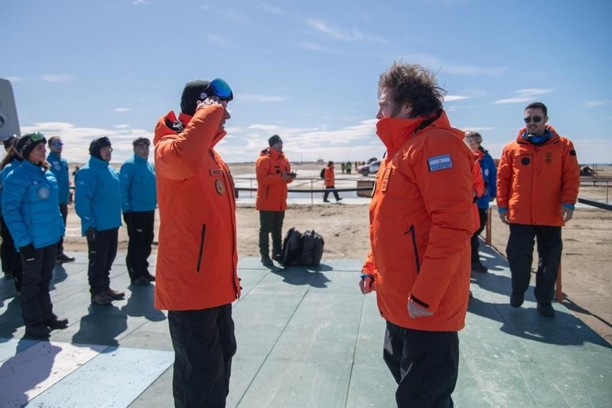 El presidente de la Nación ya pisó suelo antártico. Crédito: Walter Díaz / Télam