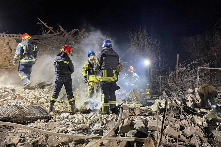 Rescuers work at the site of a Russian missile strike in an area of the Pokrovsk town, amid Russia's attack on Ukraine, in Donetsk region, Ukraine January 6, 2024. Press service of the State Emergency Service of Ukraine in Donetsk region/Handout via REUTERS ATTENTION EDITORS - THIS IMAGE HAS BEEN SUPPLIED BY A THIRD PARTY.