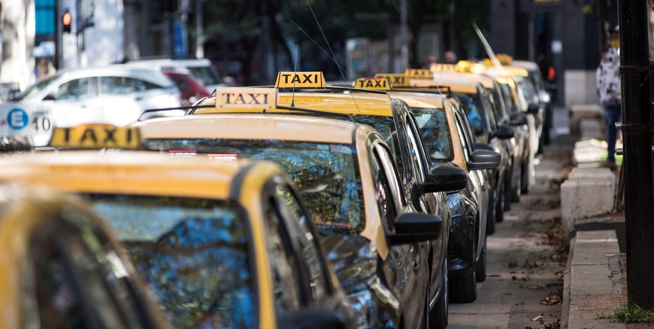 Crisis en taxis de Rosario: aumenta la tarifa un 40 % y "cada vez son más los que quieren dar de baja la licencia"