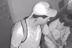 El joven delincuente entró a robar a la casa de Guadalupe junto con su hermanito de 13 años. Créditos: cámara de seguridad.